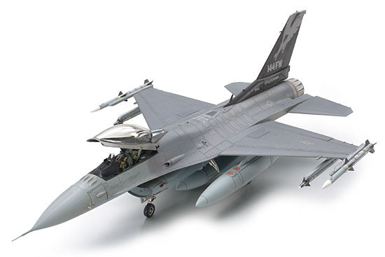 Tamiya 1:48 Lockheed F-16C (Block 25/32) - 61101 - Loaded Dice