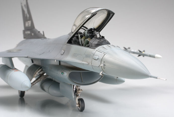 Tamiya Lockheed F-16C (BLOCK 25/32) 1:48 - Loaded Dice Barry Vale of Glamorgan CF64 3HD