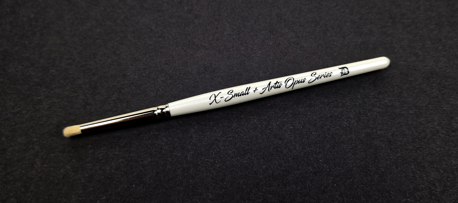 Artis Opus - Series D - Brush Size XS+ - Loaded Dice