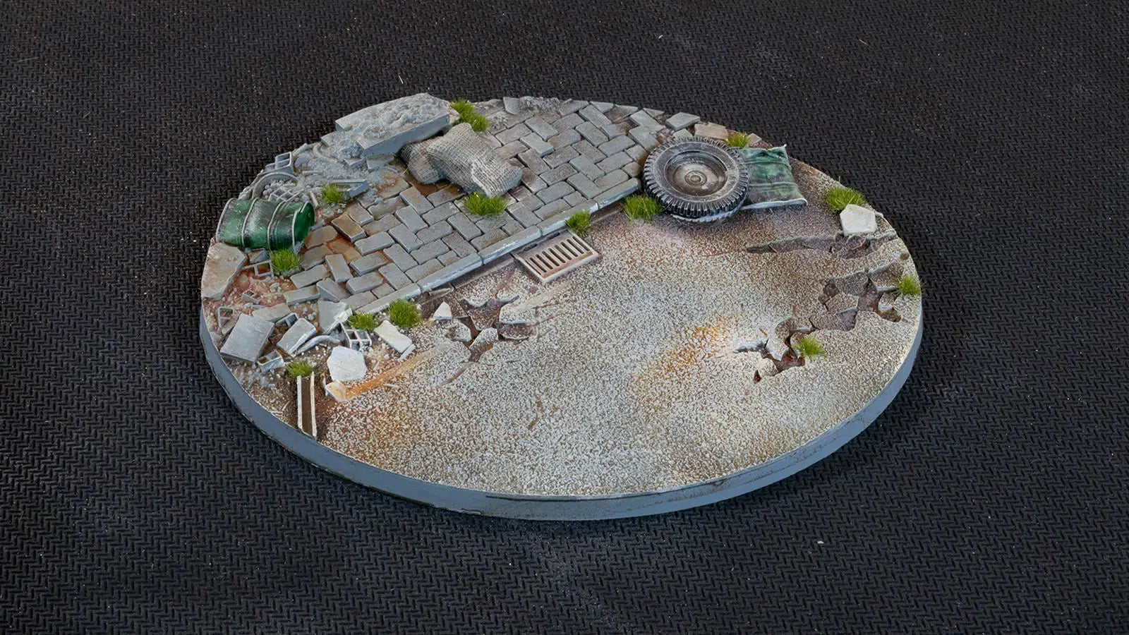 Gamers Grass Battle Ready Bases - Urban Warfare Oval 120mm (x1) - Loaded Dice