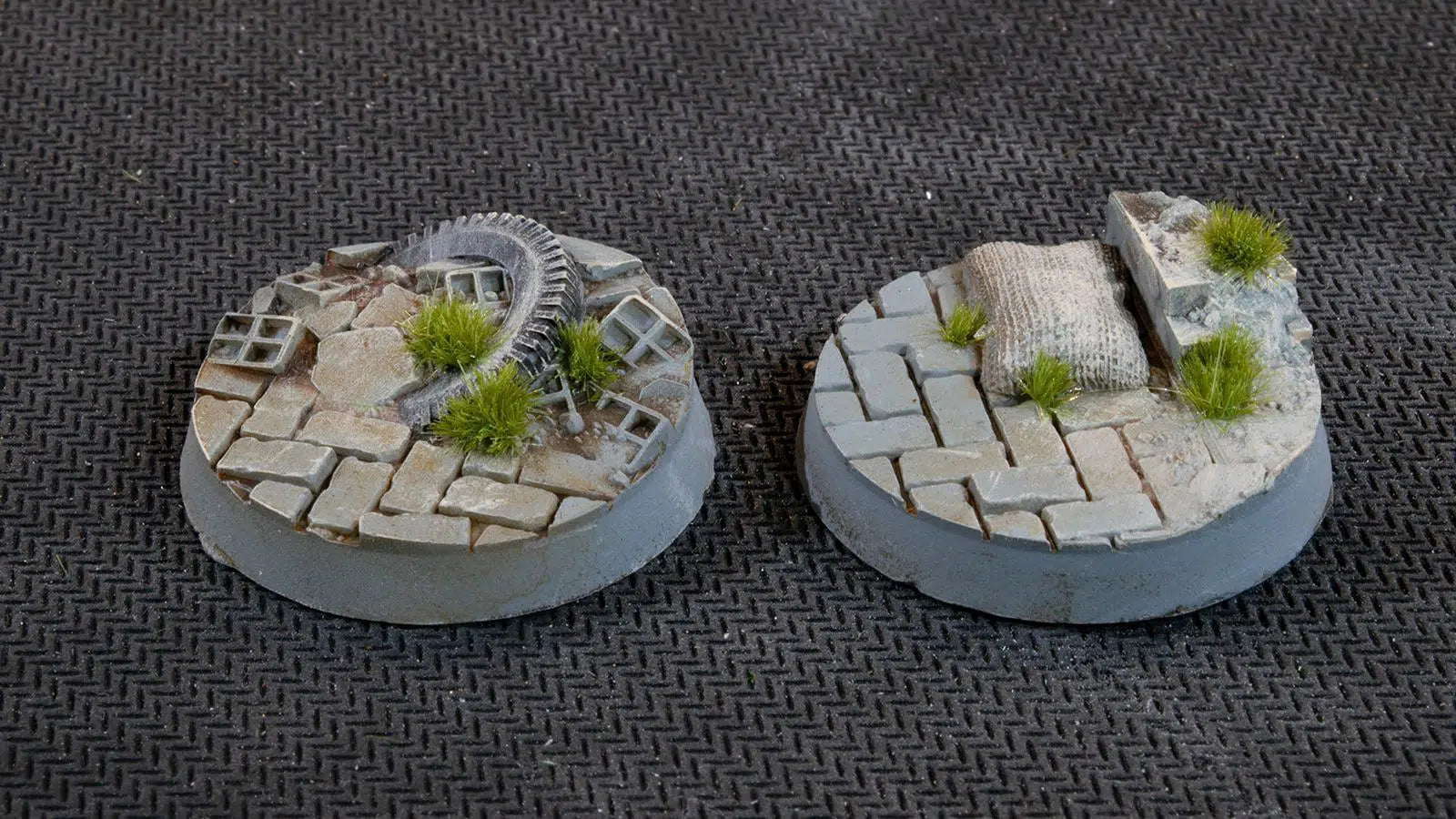 Gamers Grass Battle Ready Bases - Urban Warfare Round 32mm (x8) - Loaded Dice