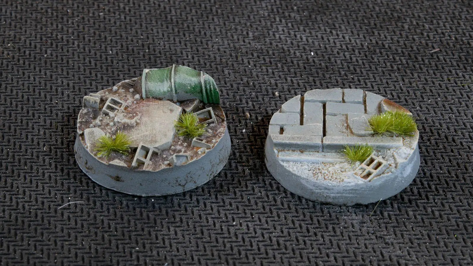 Gamers Grass Battle Ready Bases Urban Warfare Round 25mm (x10) - Loaded Dice