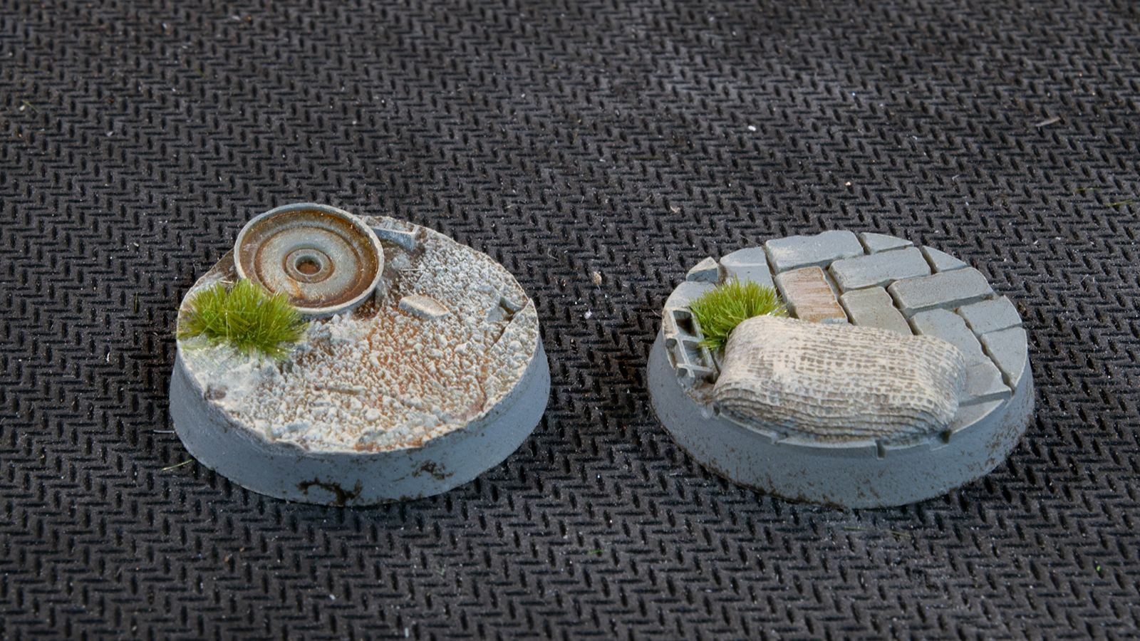 Gamers Grass Battle Ready Bases Urban Warfare Round 25mm (x10) - Loaded Dice