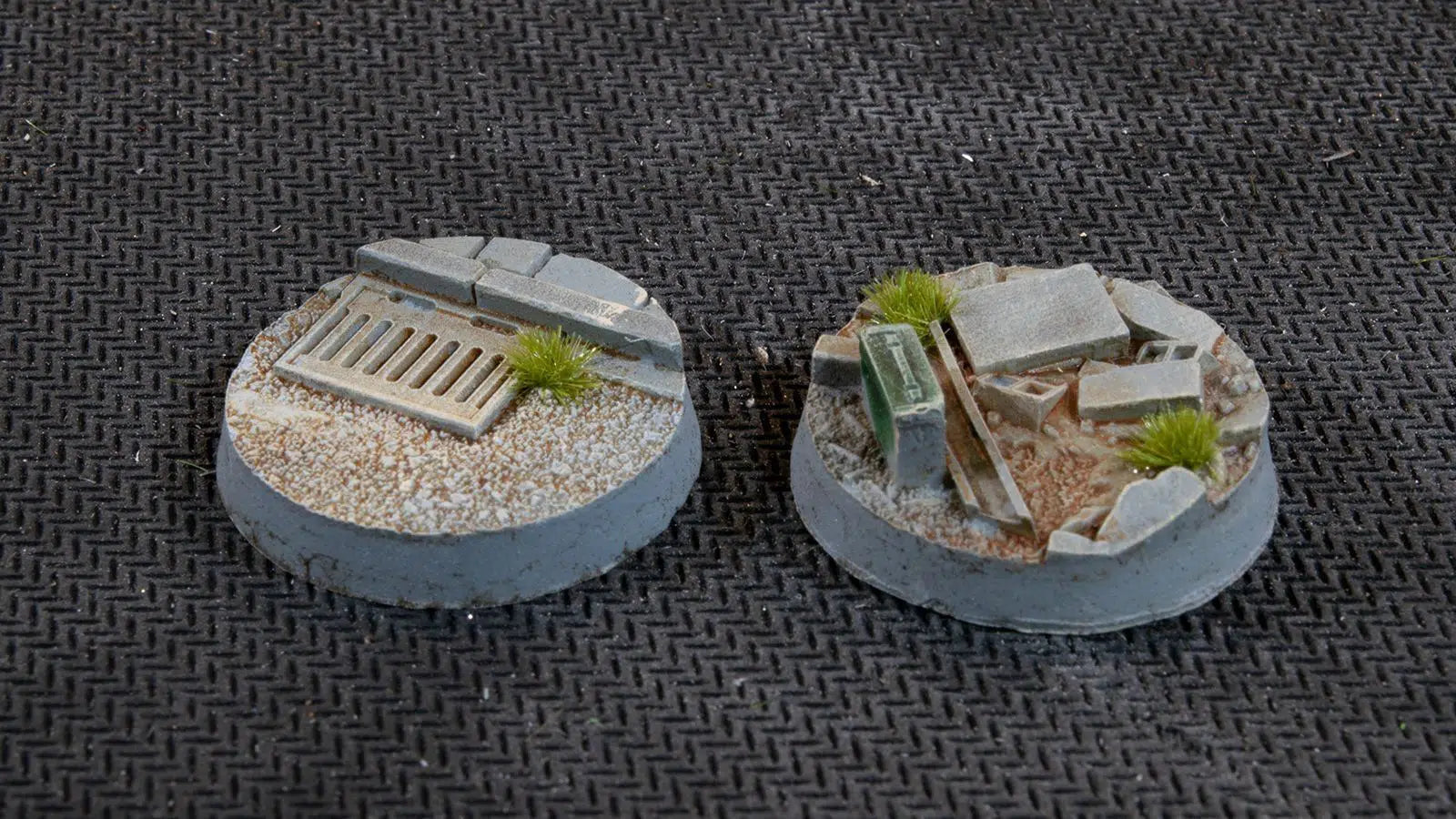Gamers Grass Battle Ready Bases Urban Warfare Round 25mm (x10) - Loaded Dice