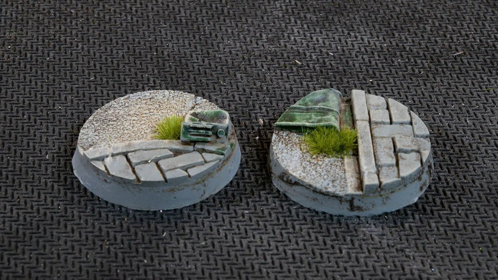 Gamers Grass Battle Ready Bases Urban Warfare Round 25mm (x10) - Loaded Dice