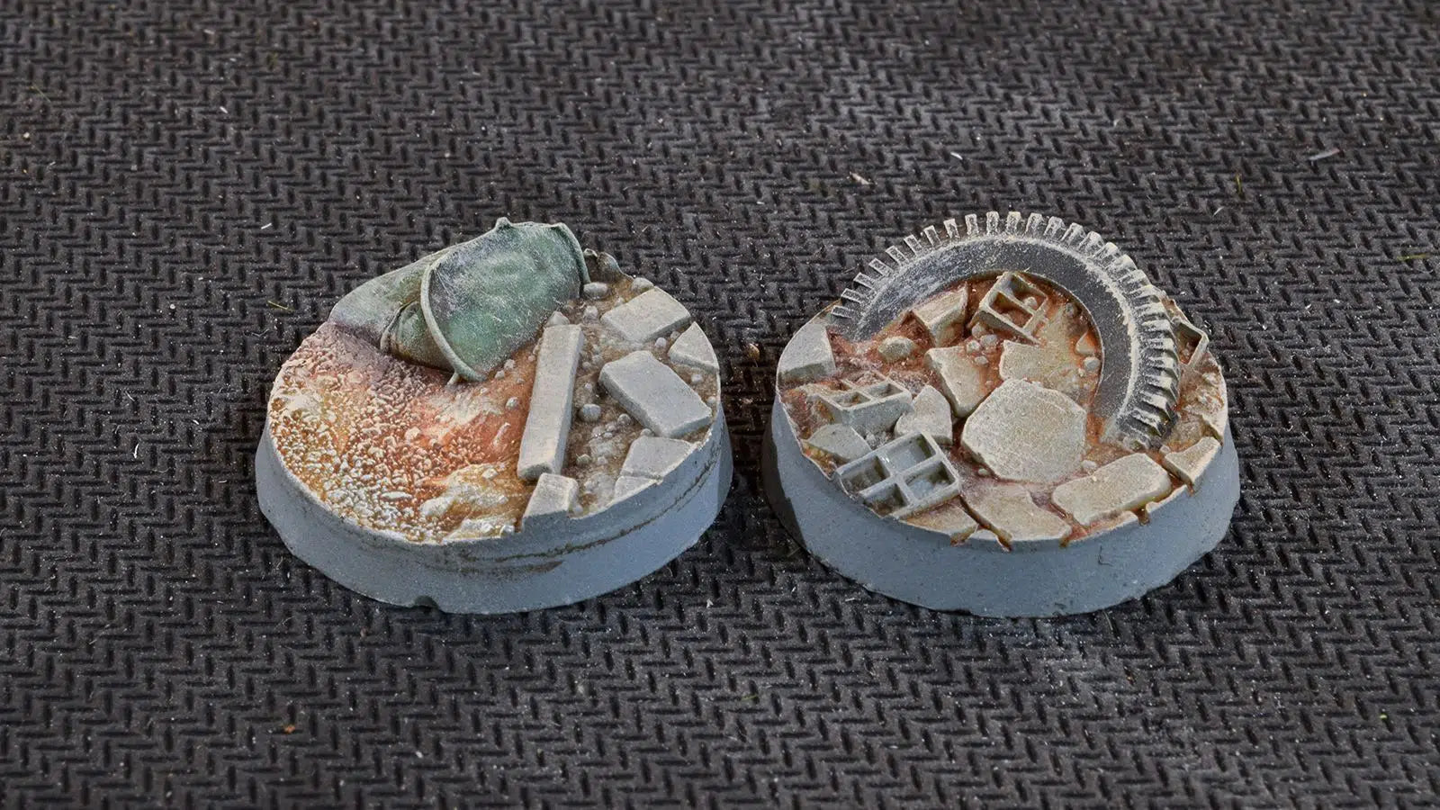 Gamers Grass Battle Ready Bases Urban Warfare Round 25mm (x10) - Loaded Dice