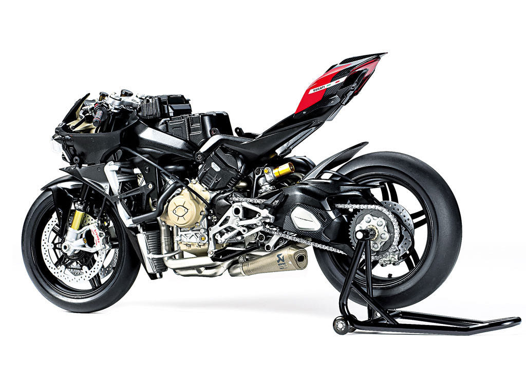 Tamiya 1:12 Ducati Superleggera V4 with Racing Kit - 14143