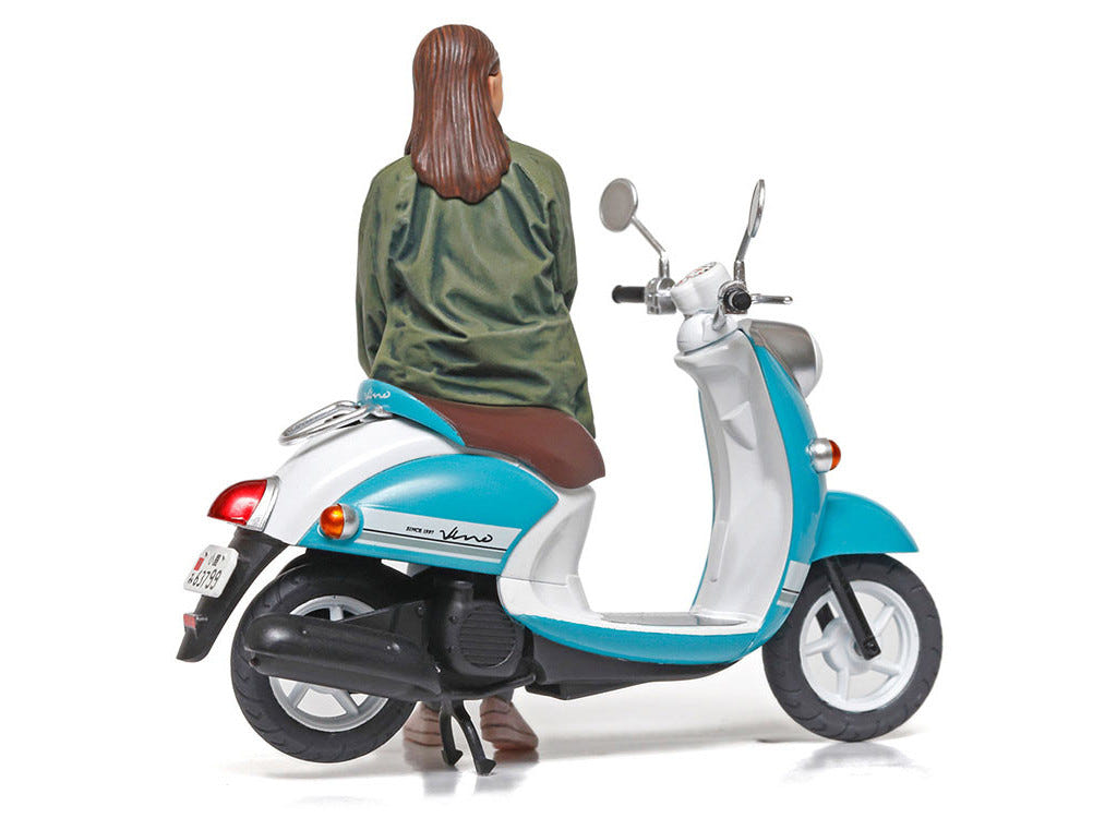 Tamiya 1:24 Campus Friends II (Scooter & 5 Figures) - 24356