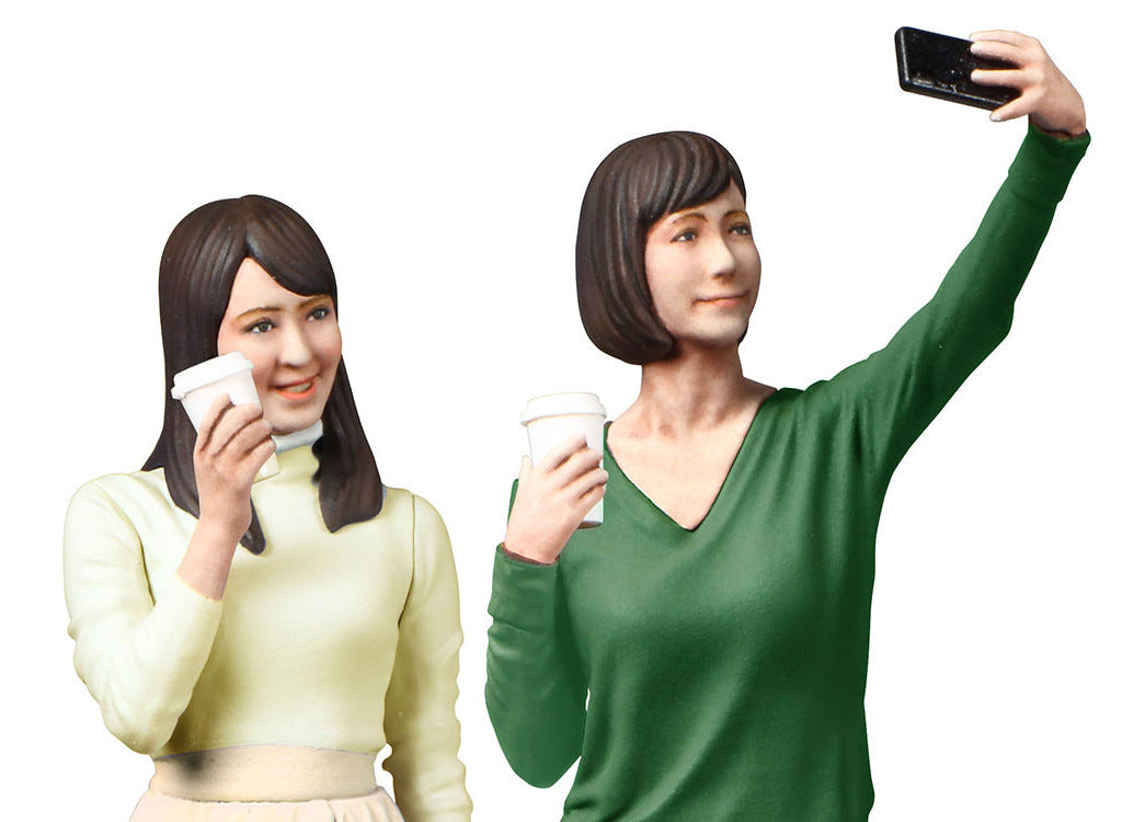 Tamiya 1:24 Campus Friends II (Scooter & 5 Figures) - 24356