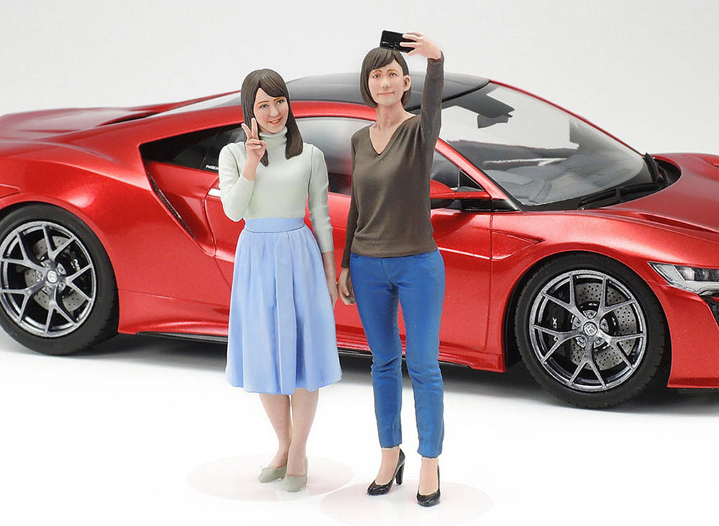 Tamiya 1:24 Campus Friends II (Scooter & 5 Figures) - 24356