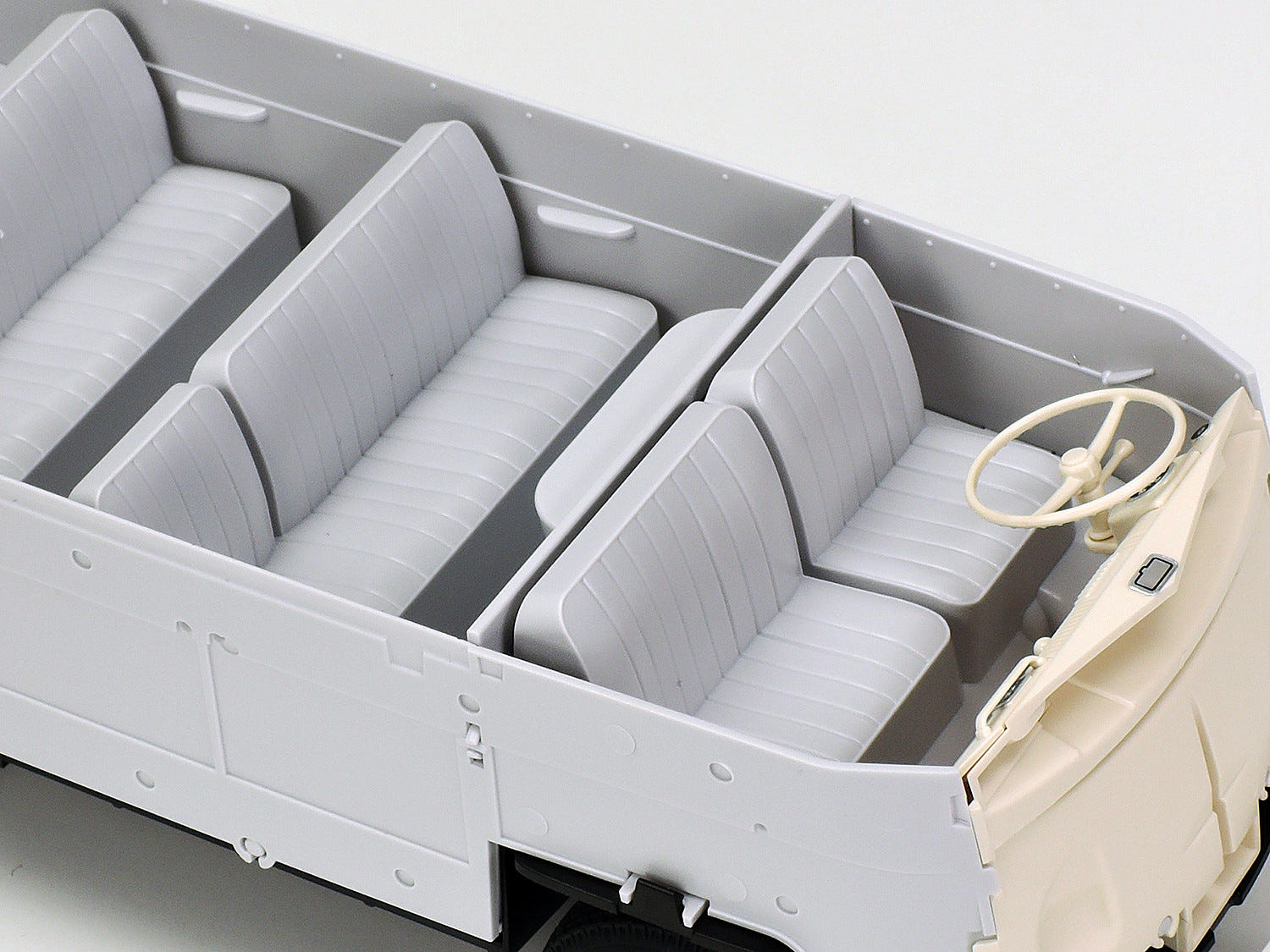 Tamiya 1:24 Volkswagen Type 2 (T1) Red & White (Clic Loc) - 28101