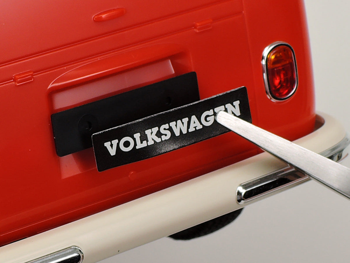 Tamiya 1:24 Volkswagen Type 2 (T1) Red & White (Clic Loc) - 28101