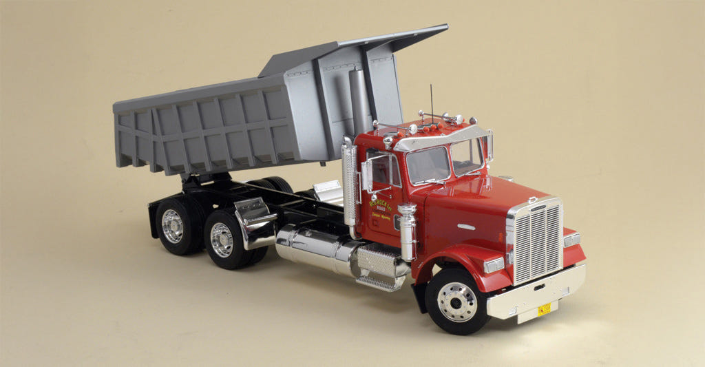 Italeri 1:24 Freightliner Heavy Dumper Truck - 3783