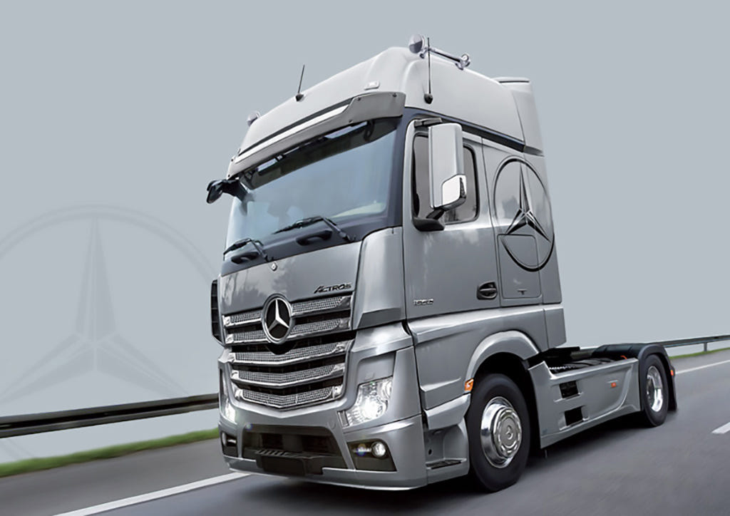Italeri 1:24 MB Actros MP4 GigaSpace - 3905