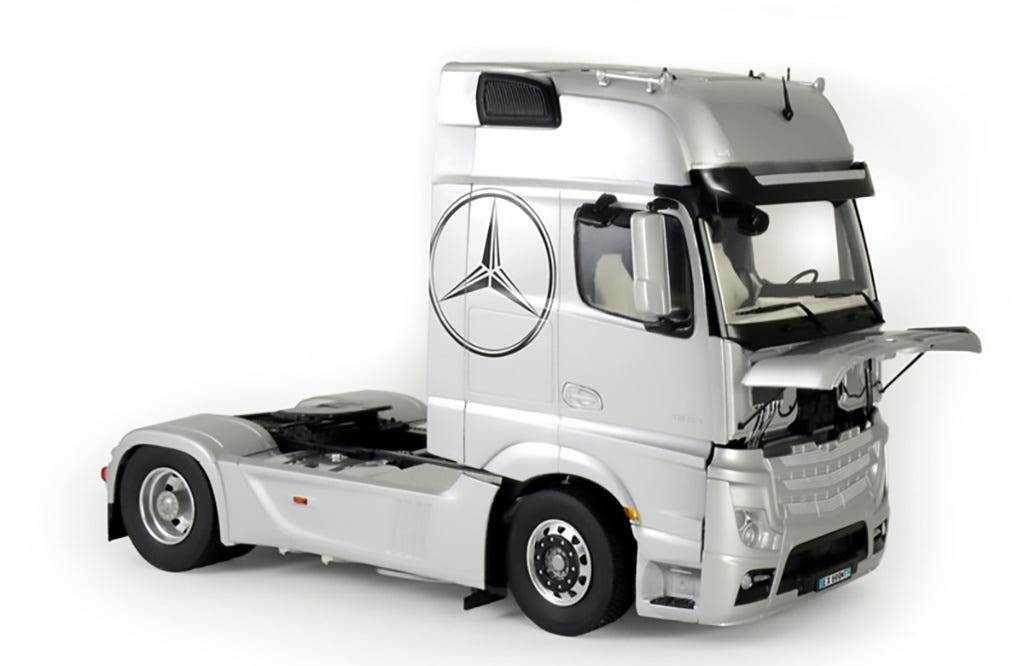 Italeri 1:24 MB Actros MP4 GigaSpace - 3905