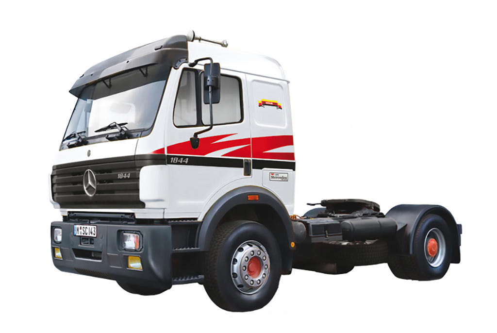 Italeri 1:24 Mercedes-Benz SK 1844LS V8 - 3956