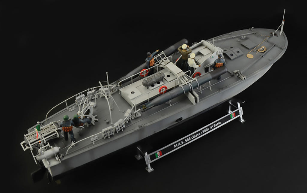 Italeri 1:35 M.A.S. 568 4a Serie with crew - 5626