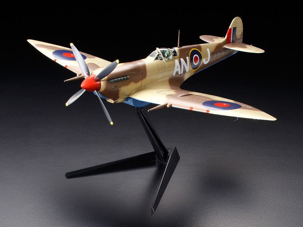 Tamiya 1/32 Spitfire Mk VIII - Loaded Dice
