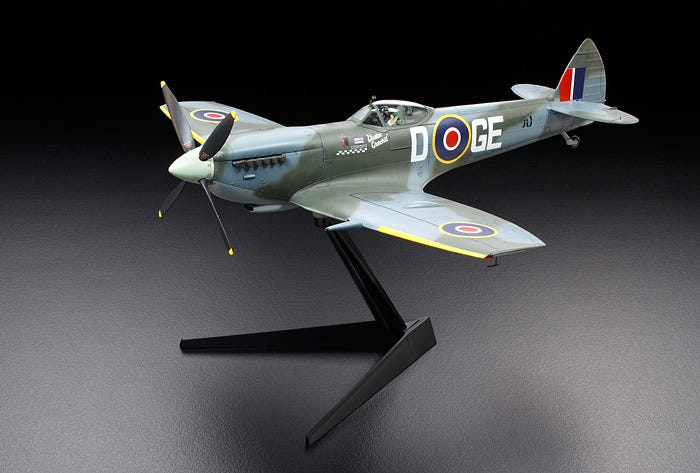 Tamiya 1/32 Spitfire Mk XVIe - Loaded Dice