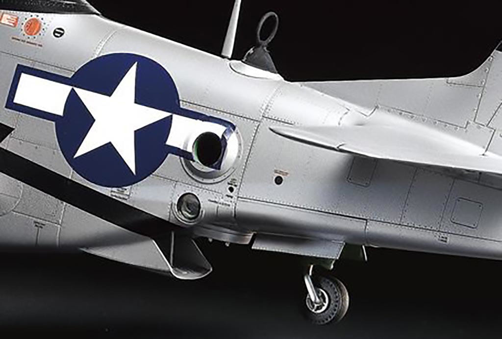 Tamiya 1:32 North American P-51D/K Mustang - 60323