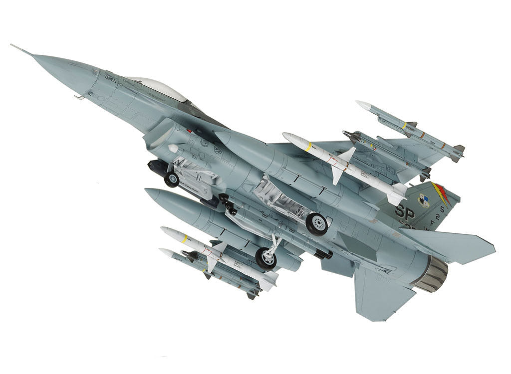 Tamiya 1:72 F-16CJ Block 50 Fighting Falcon with Full Equipment - 60788
