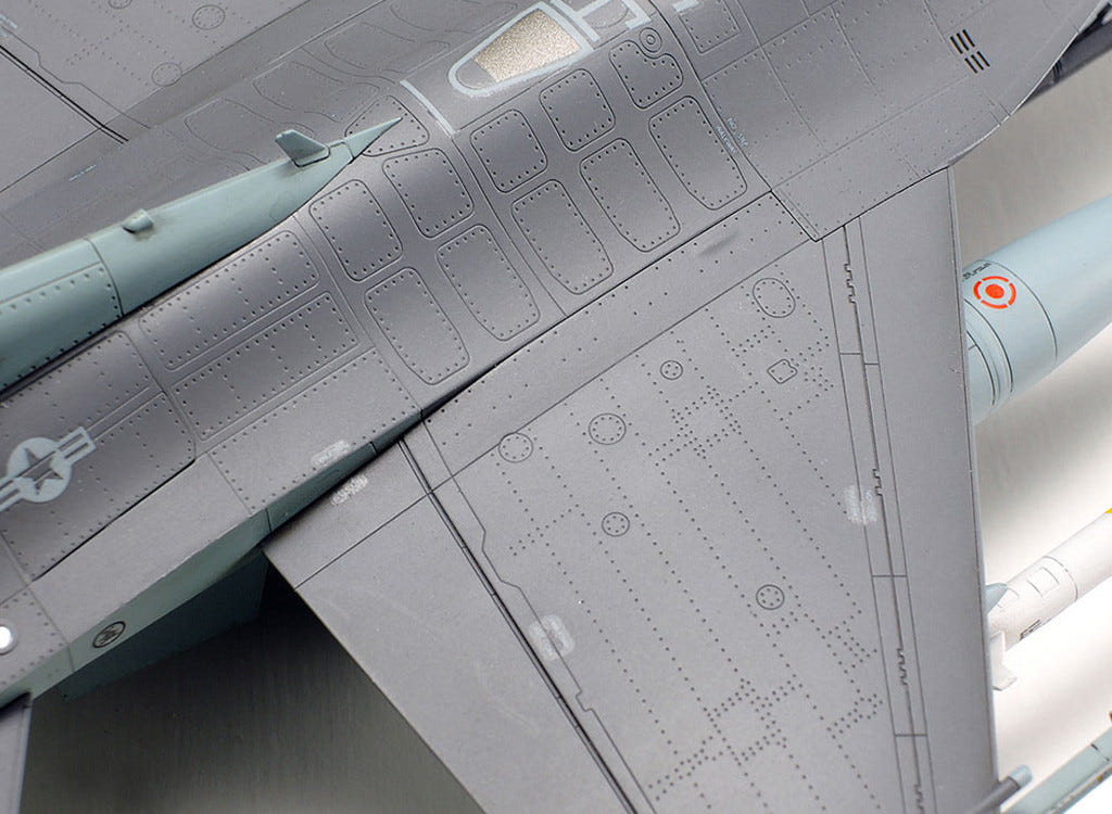 Tamiya 1:72 F-16CJ Block 50 Fighting Falcon with Full Equipment - 60788