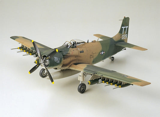 Tamiya 1:48 Douglas A-1J Skyraider USAF - 61073