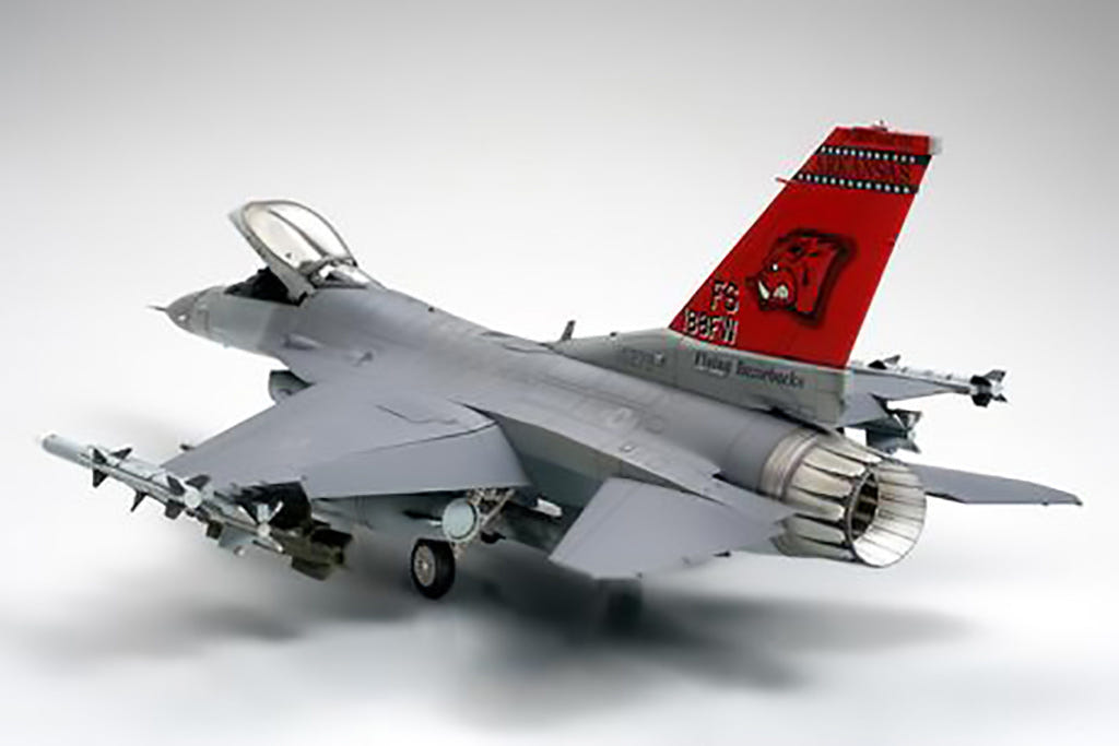 Tamiya 1:48 Lockeed F-16C (Block 25/32) - 61101