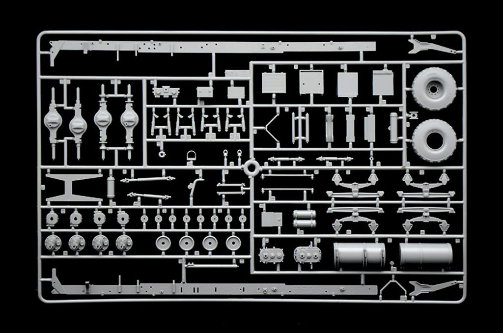 Italeri 1:35 M978 Fuel Servicing Truck - 6554