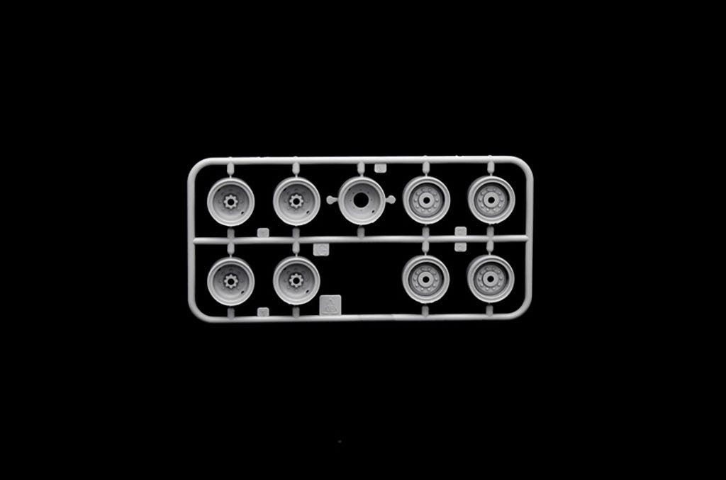 Italeri 1:35 M978 Fuel Servicing Truck - 6554