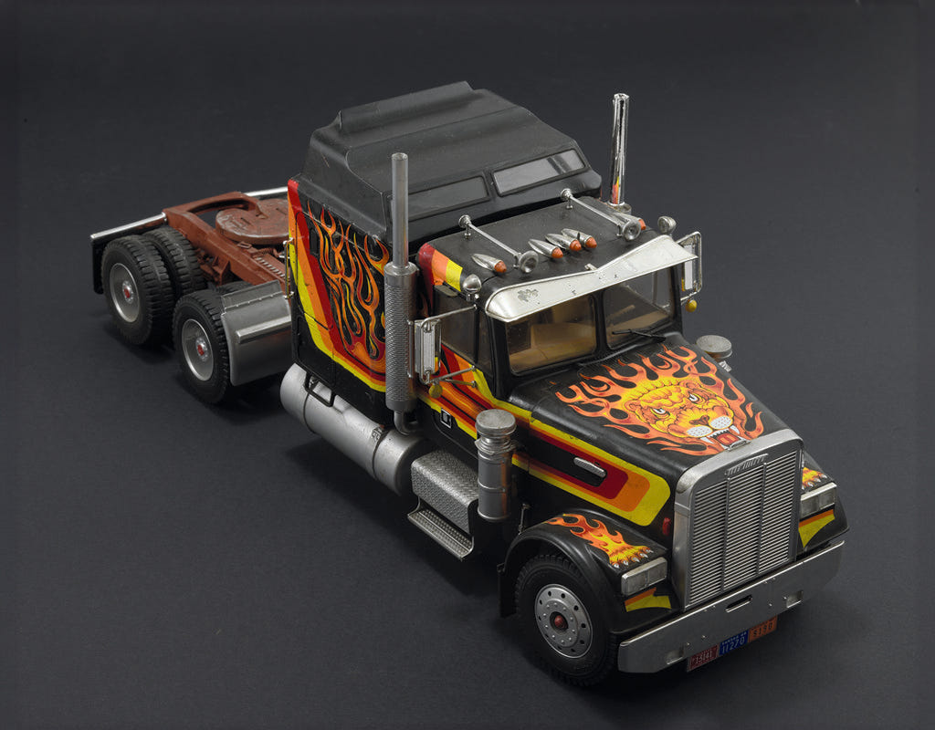 Italeri 1:24 Freightliner Aerodyne Truck - 90785