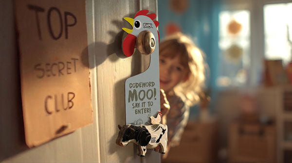 EUGY Door Hanger Holstein Friesian Cow hanging on a bedroom door