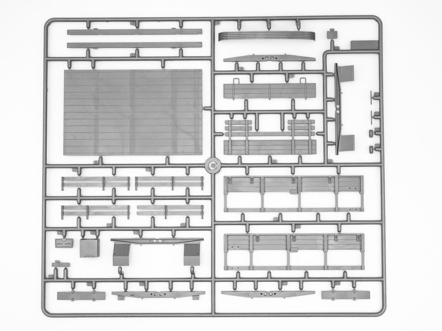 ICM 1:35 ZіL-131 with DShKMd Crew Armed Forces of Ukraine - ICM35017