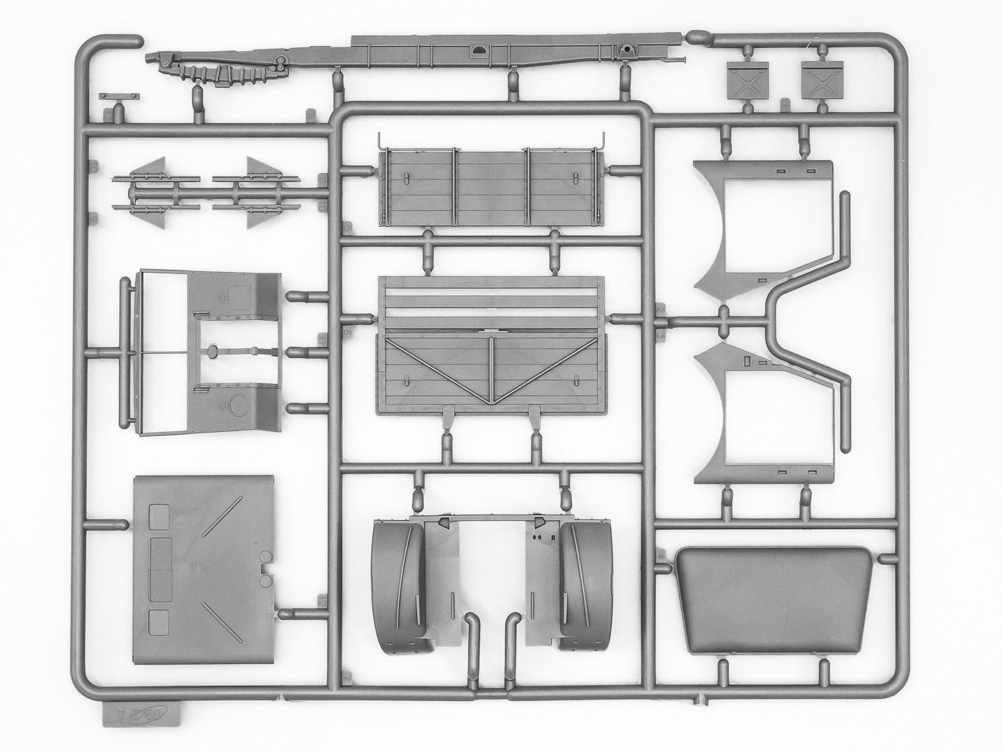ICM 1:35 Model W.O.T. 8 WWII British Truck - ICM35590