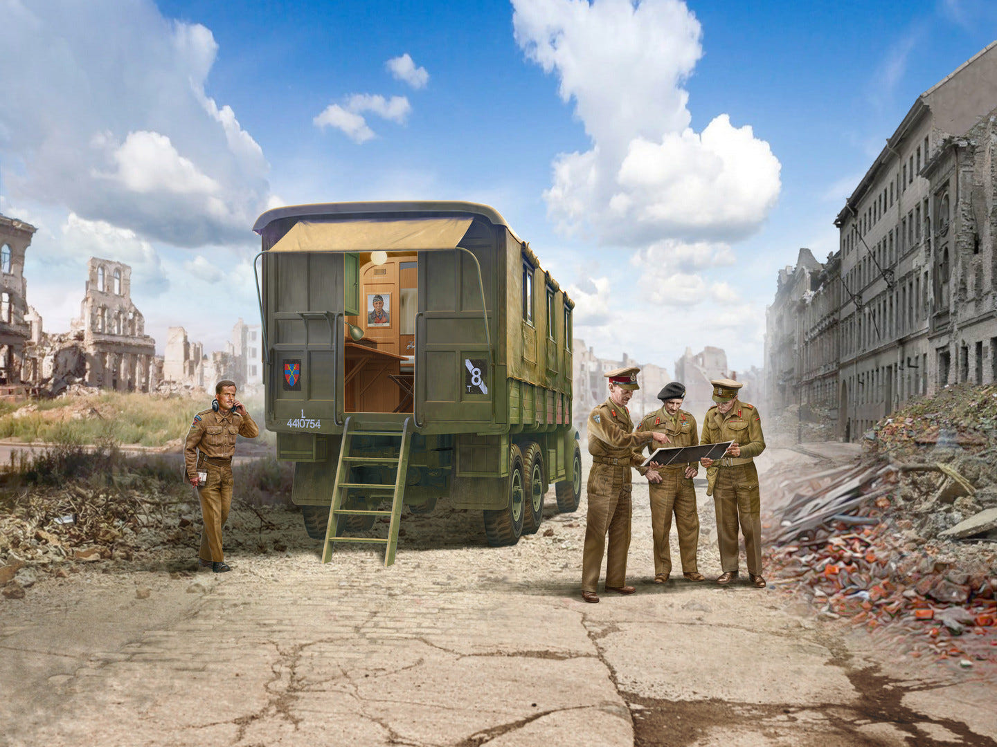 ICM 1:35 Montgomery's Mobile Office with Staff (4 Figures) - ICM35604