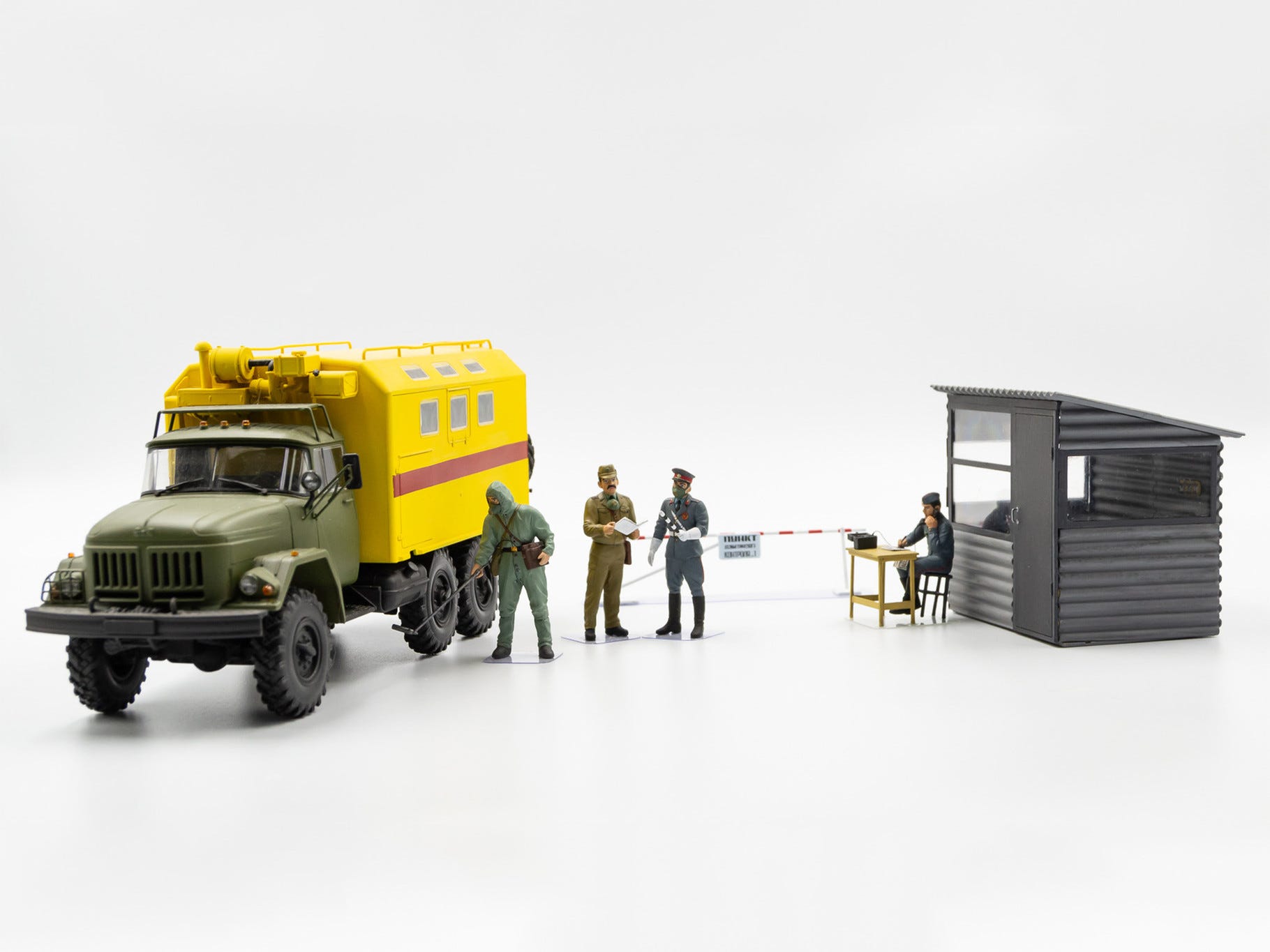 ICM 1:35 Chernobyl #1 Radiation Monitoring Station (ZiL Truck / Barrier Checkpoint & 5 Figures) - ICM35901