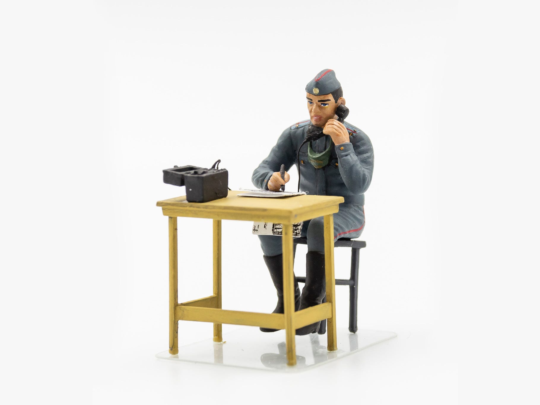 ICM 1:35 Chernobyl #1 Radiation Monitoring Station (ZiL Truck / Barrier Checkpoint & 5 Figures) - ICM35901