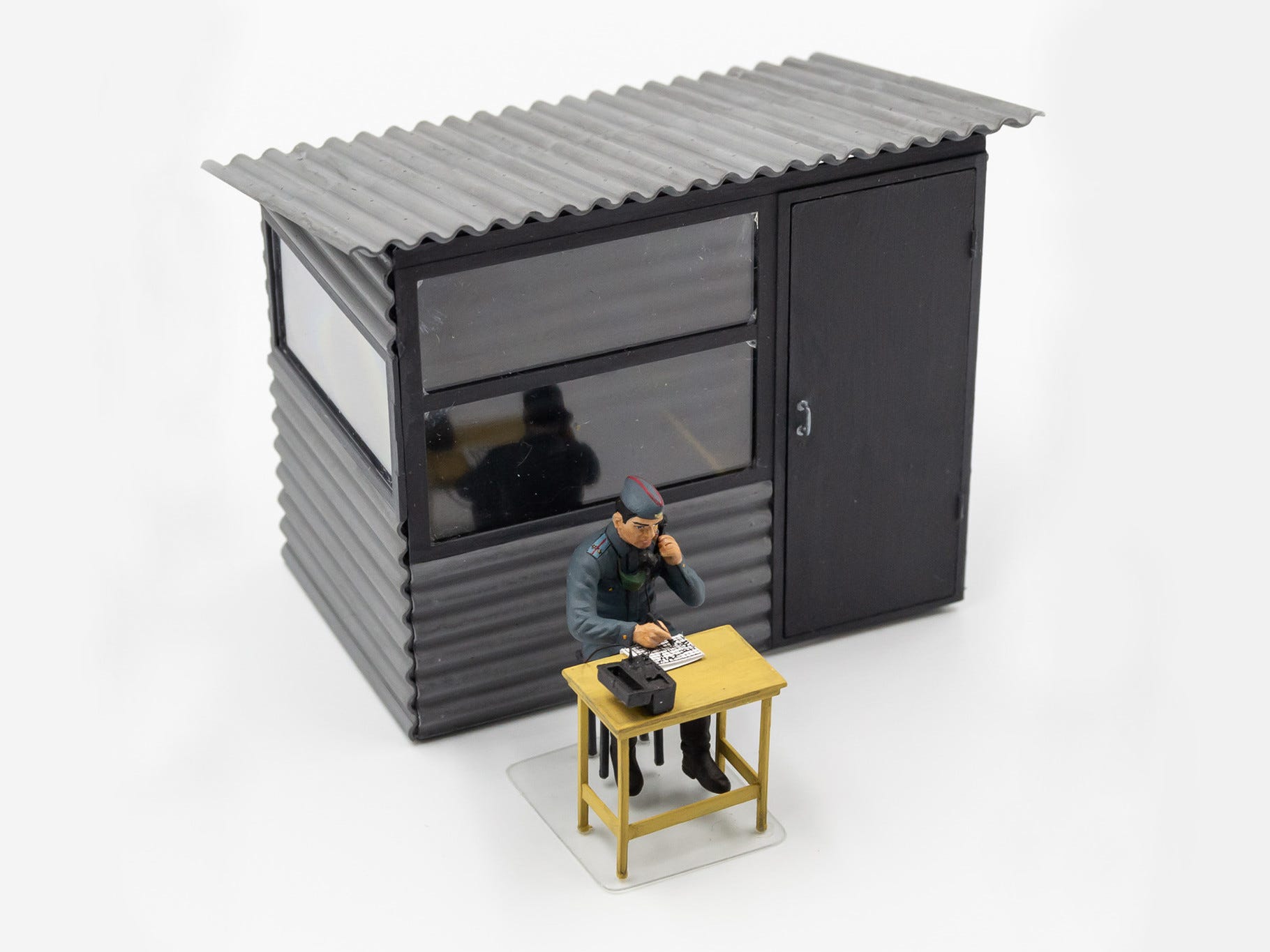 ICM 1:35 Chernobyl #1 Radiation Monitoring Station (ZiL Truck / Barrier Checkpoint & 5 Figures) - ICM35901