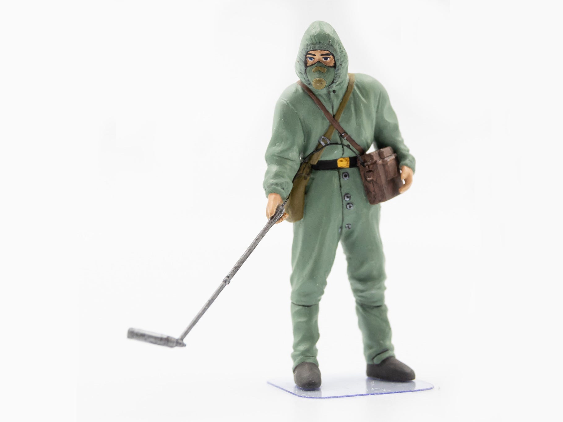ICM 1:35 Chernobyl #1 Radiation Monitoring Station (ZiL Truck / Barrier Checkpoint & 5 Figures) - ICM35901