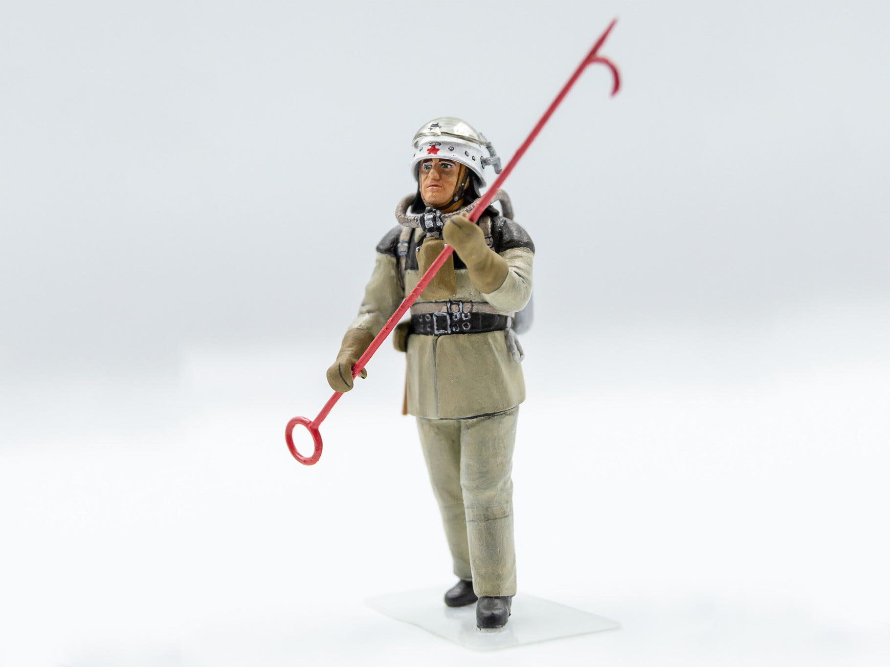 ICM 1:35 Chernobyl #2 Fire Fighters (AC-40-137A Fire Truck / 4 Figures & Diorama Base with Background) - ICM35902