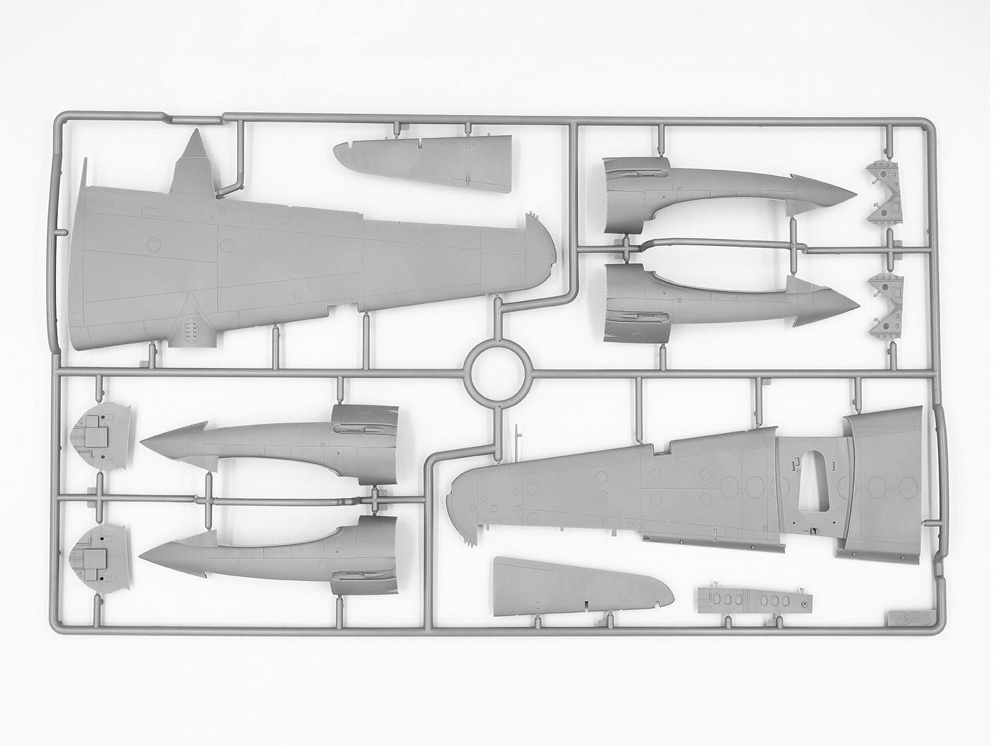 ICM 1:48 Airfield of the American Bomber Group (B-26G Marauder with Crew & Landing Mat) - ICM48327