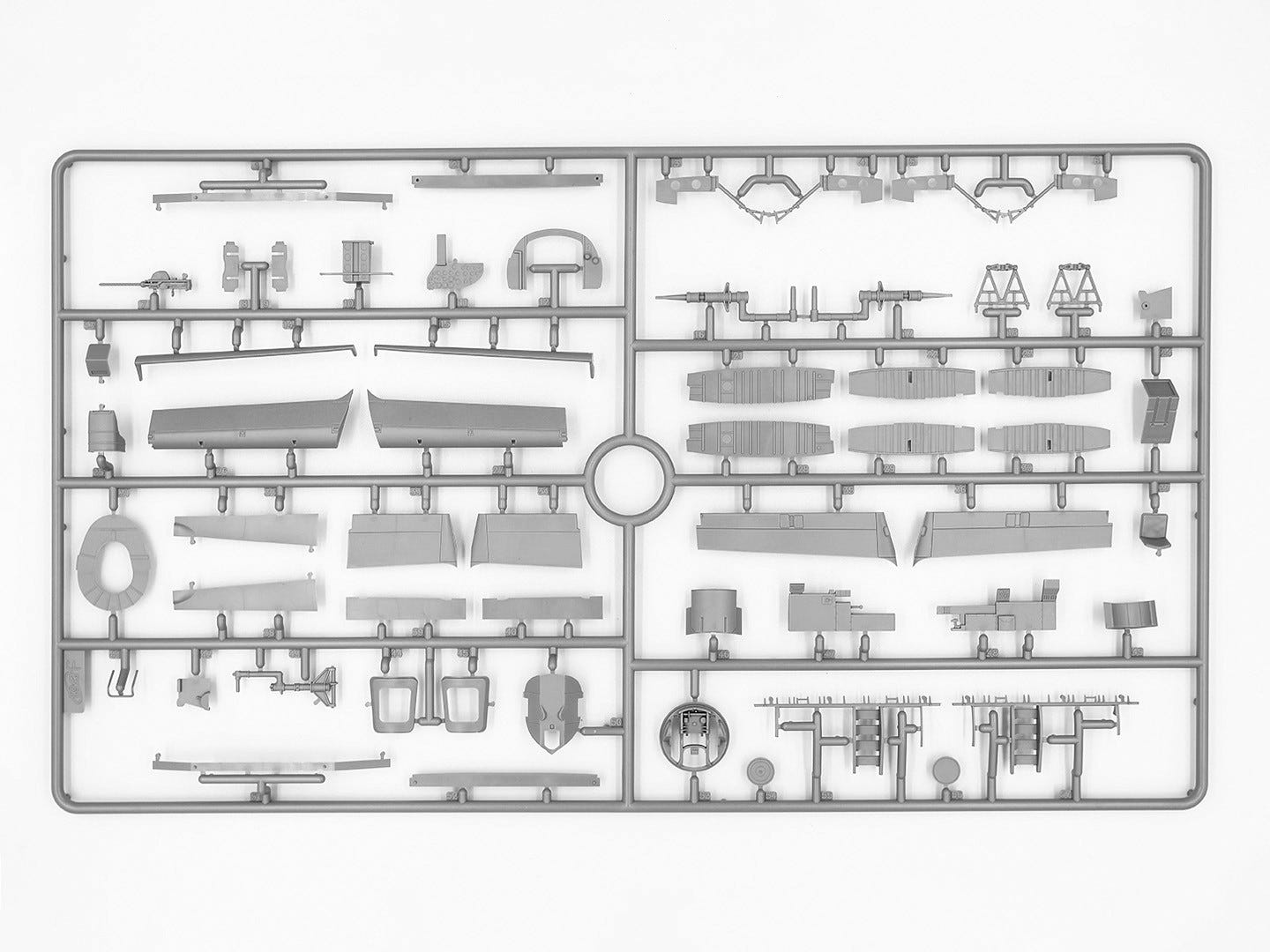 ICM 1:48 Airfield of the American Bomber Group (B-26G Marauder with Crew & Landing Mat) - ICM48327