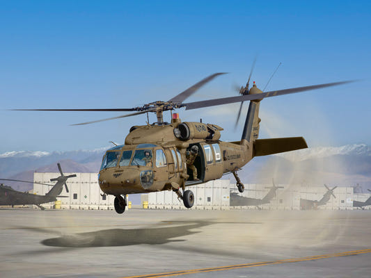ICM 1:48 UH-60A Black Hawk Helicopter with 3 Crew Figures - ICM48364
