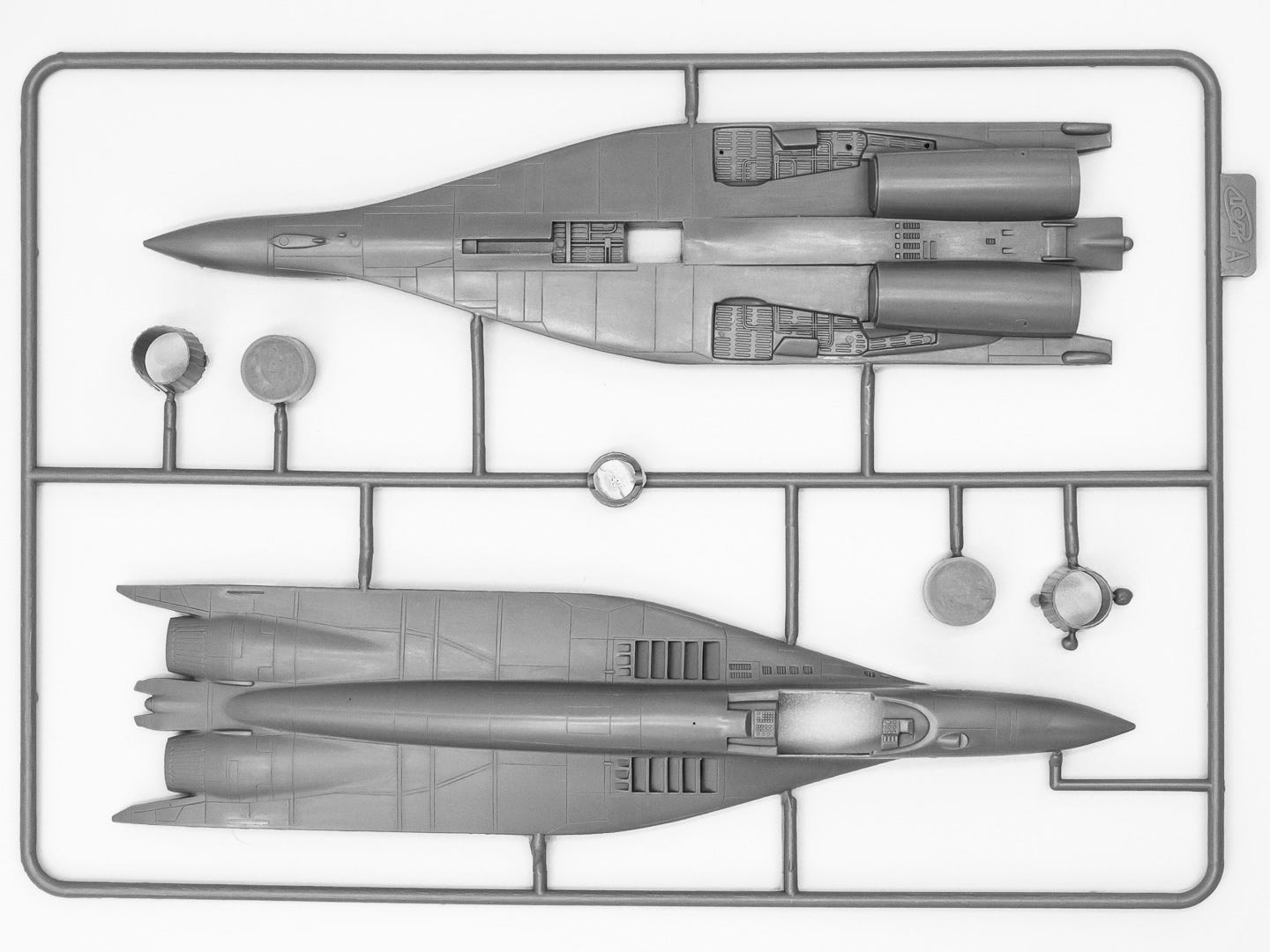 ICM 1:72 MiG-29 of Ukrainian Air Forces with JDAM-ER Bombs - ICM72144