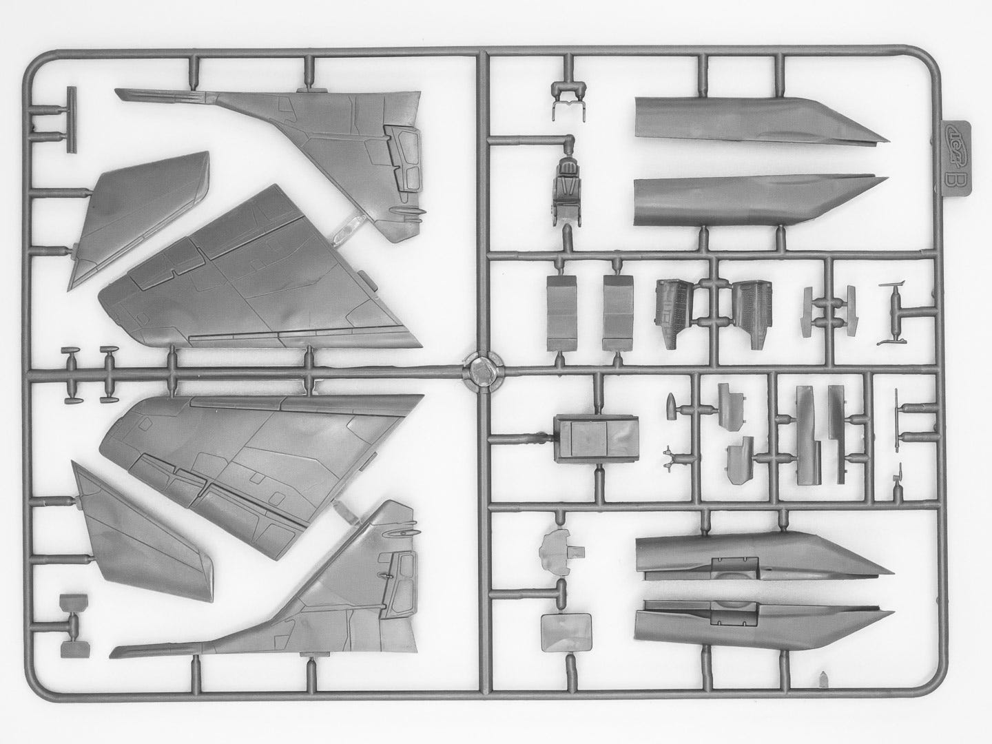 ICM 1:72 MiG-29 of Ukrainian Air Forces with JDAM-ER Bombs - ICM72144