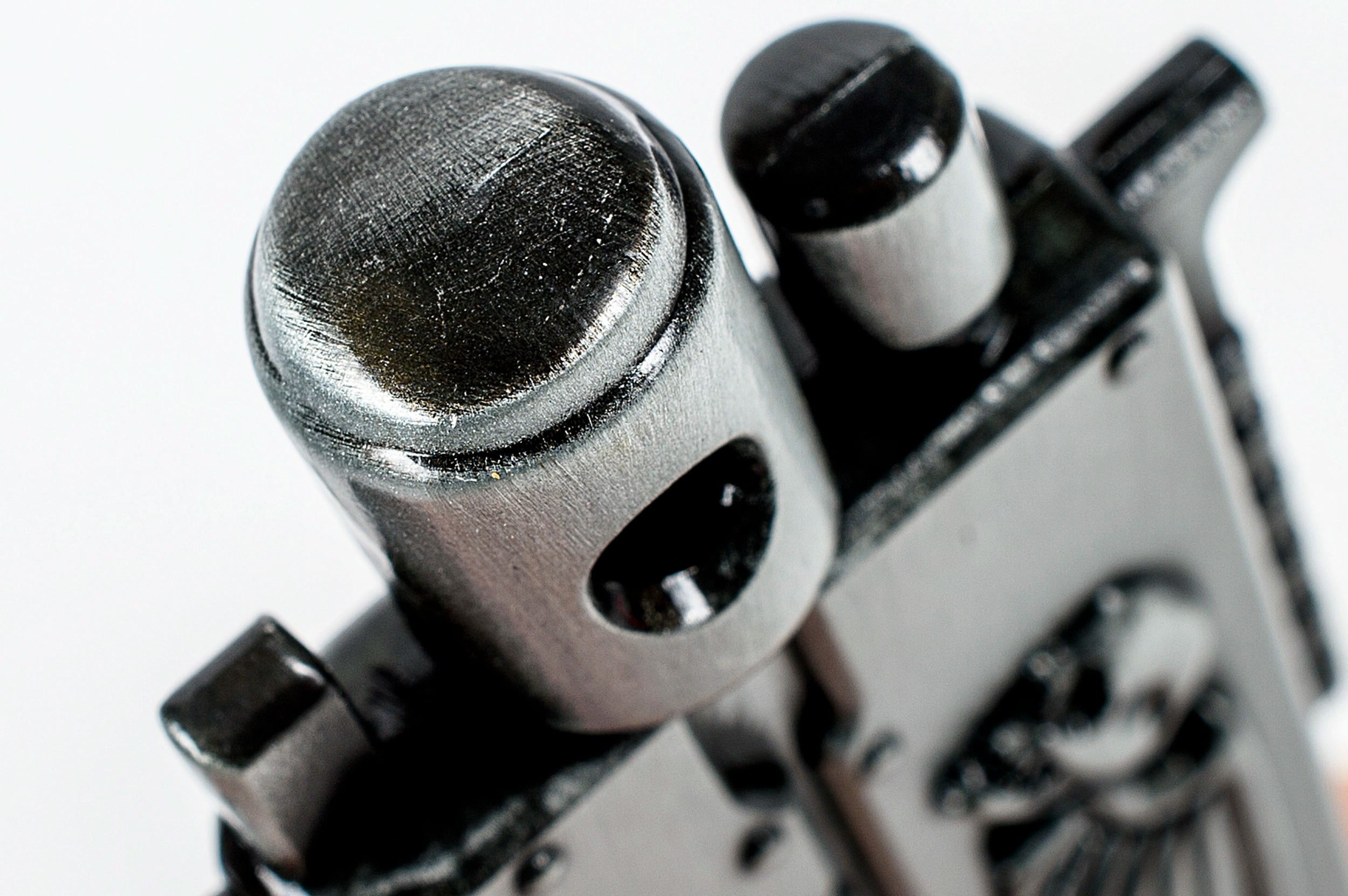 Warhammer 40,000: Bolt Rifle Bottle Opener - Loaded Dice