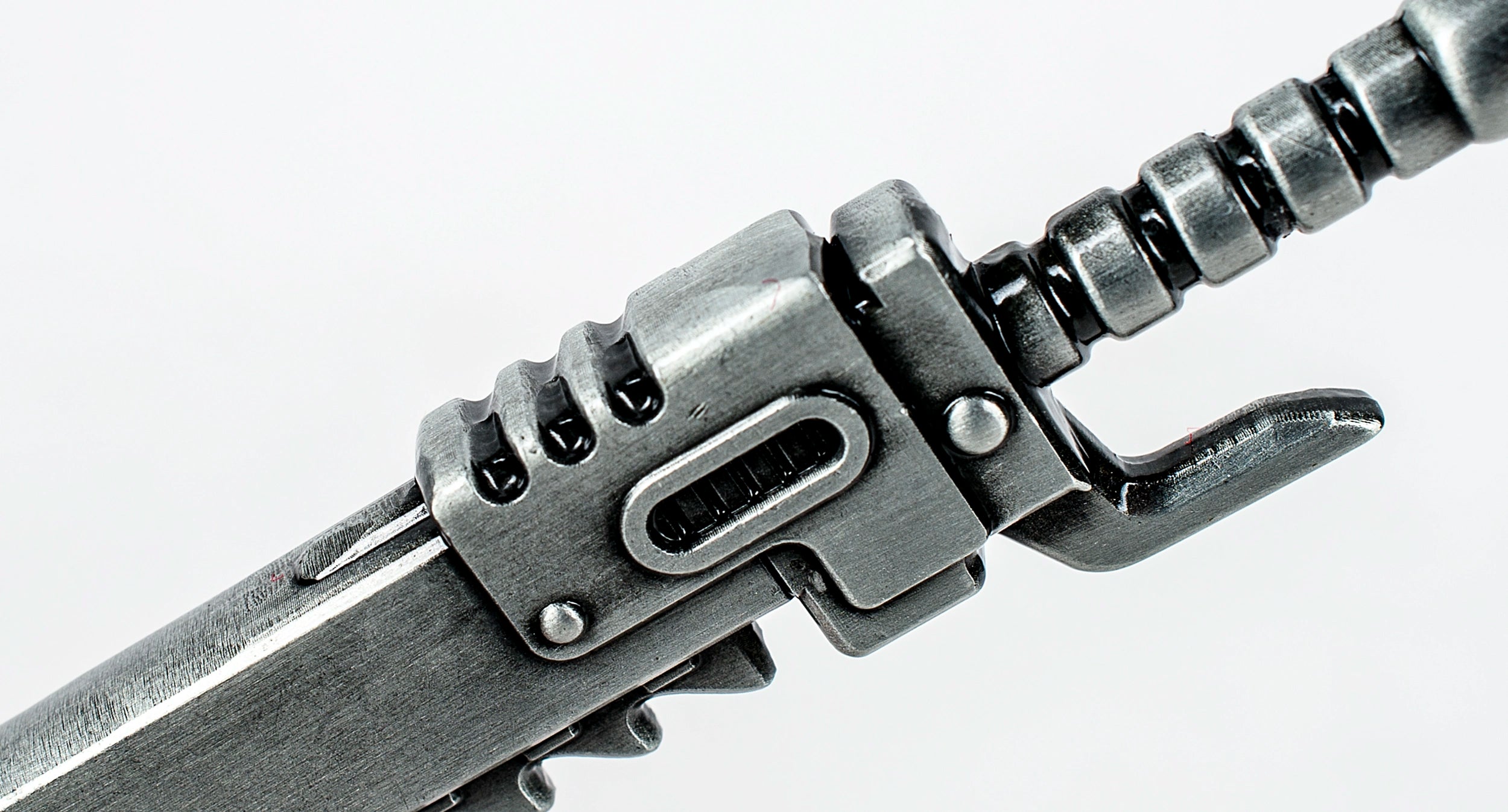Warhammer 40,000: Adeptus Astartes Chainsword Bottle Opener - Loaded Dice