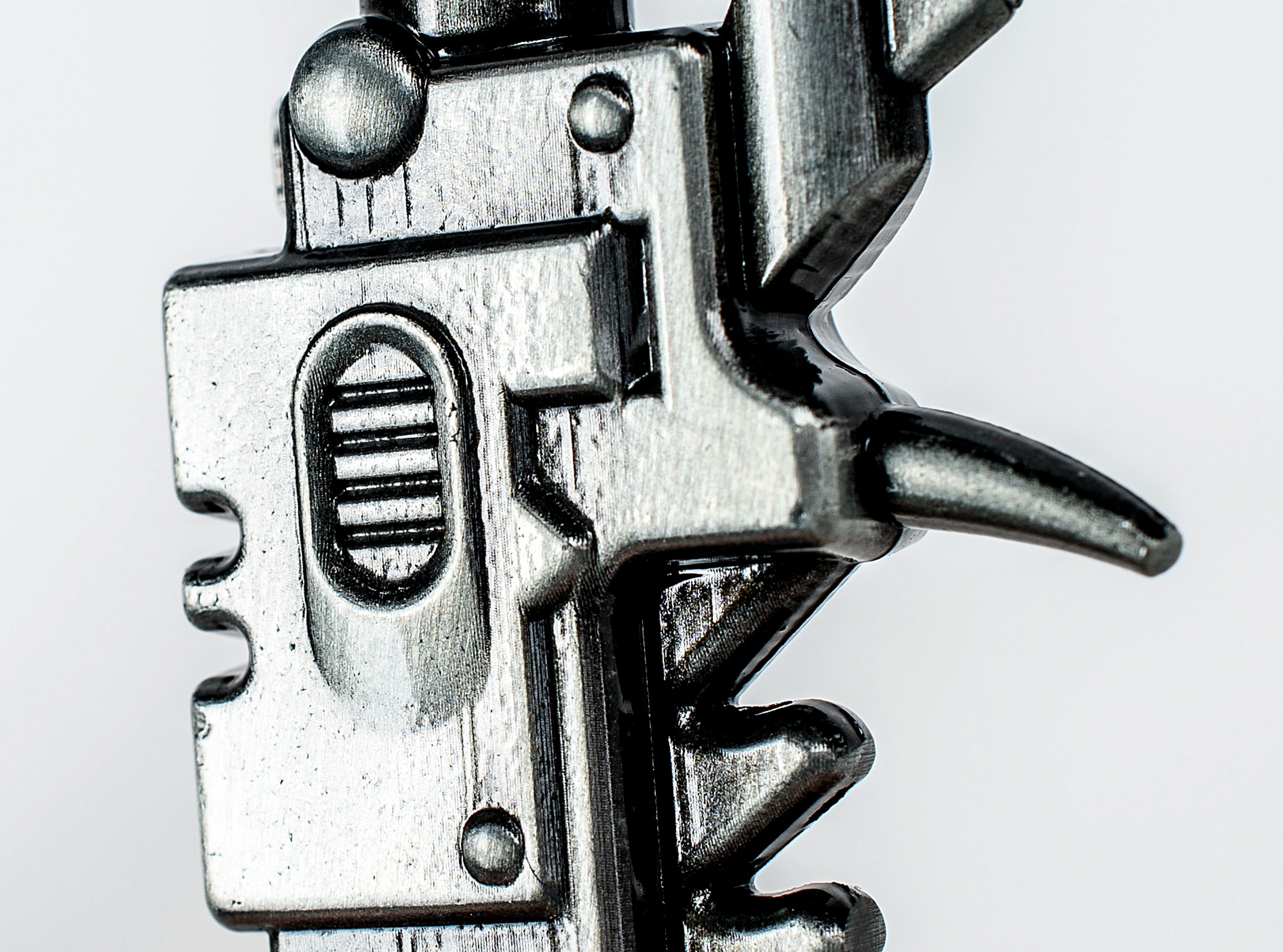 Warhammer 40,000: Chaos Chainsword Bottle Opener - Loaded Dice