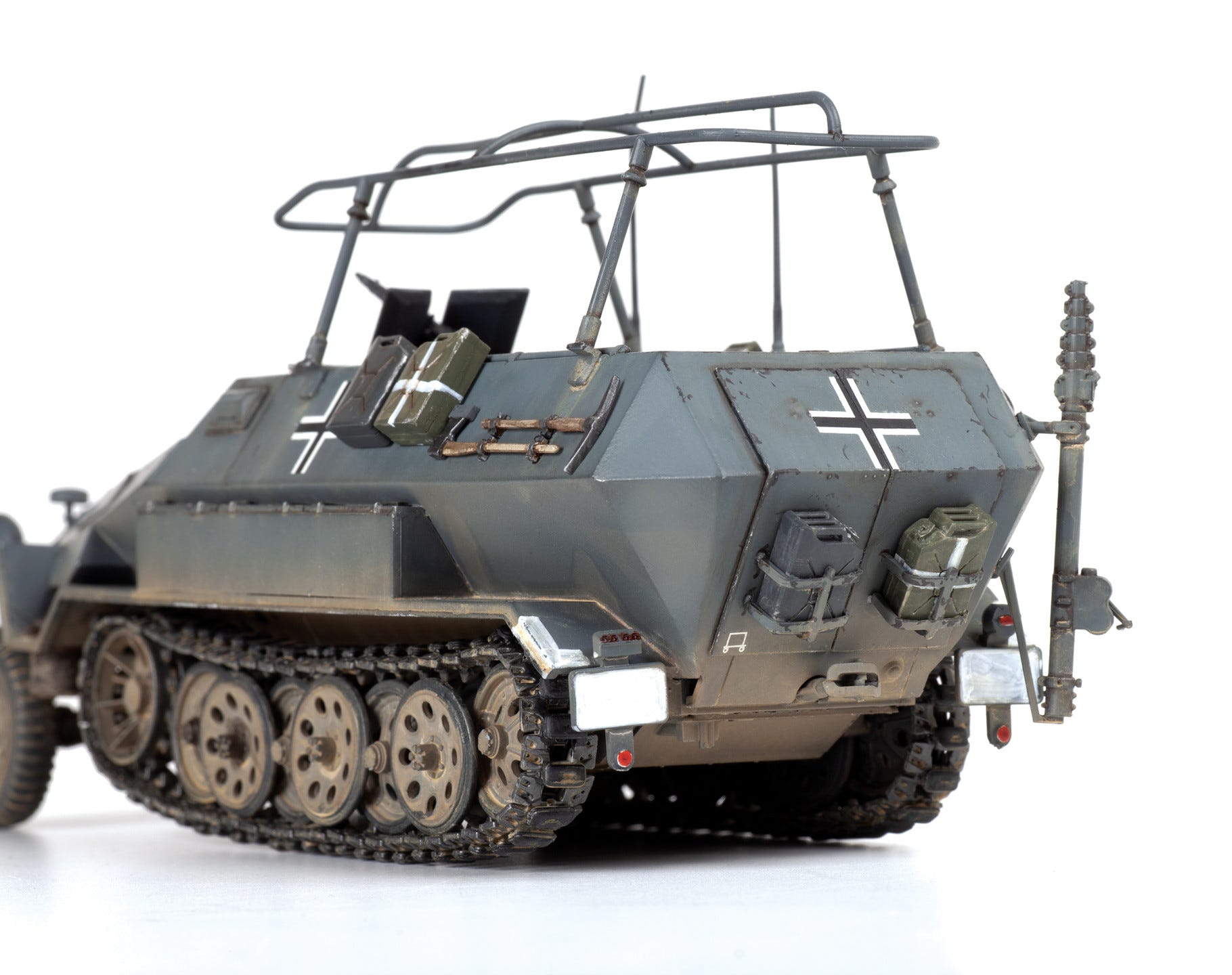 Zvezda 1:35 Sd. Kfz. 251/3 Ausf. B Half-Tracked Radio Car - Z3604