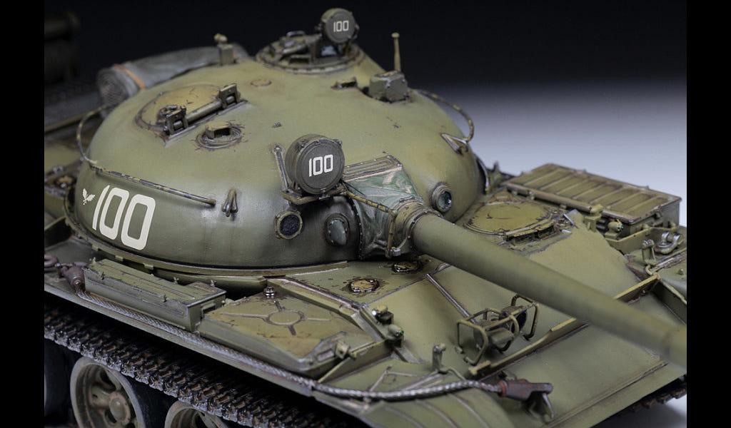Zvezda 1:35 T-62 Soviet Main Battle Tank - Z3622